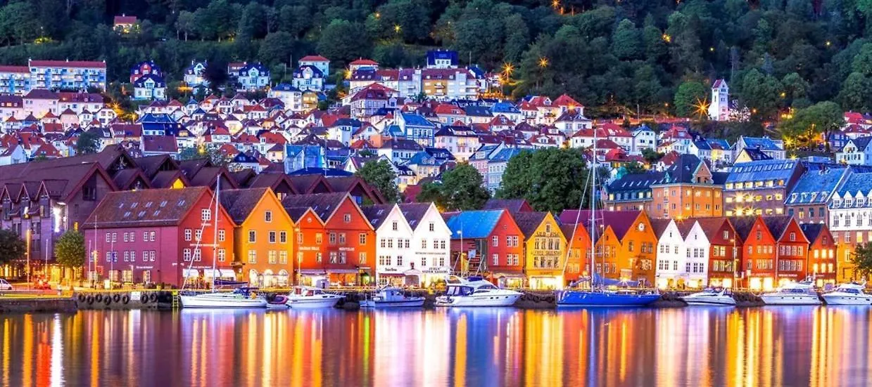 Nyrenovert Bergenshus Med Sjel I Stille Og Vakker Gagate, Midt I Hjertet Av Bergen Sentrum 0*,